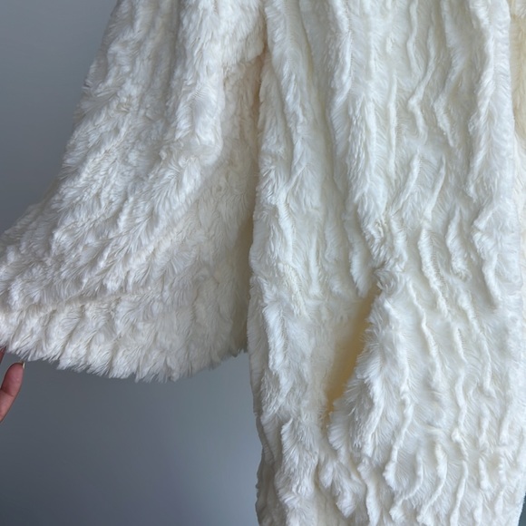 Cream Faux Fur Coat - Picture 4 of 5